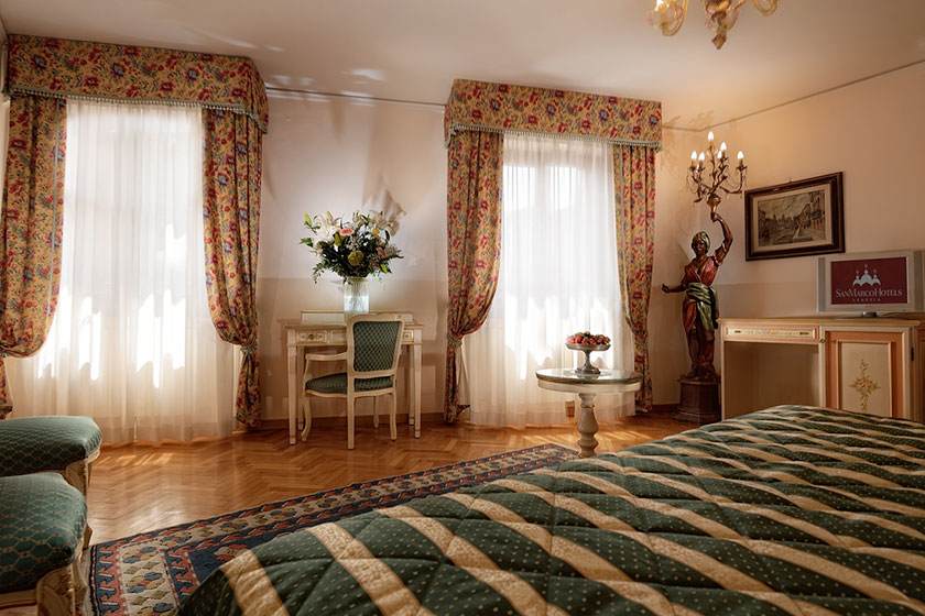 Szoba a Hotel Cavallettóban ma (https://www.hotelcavallettovenice.com/photogallery/)