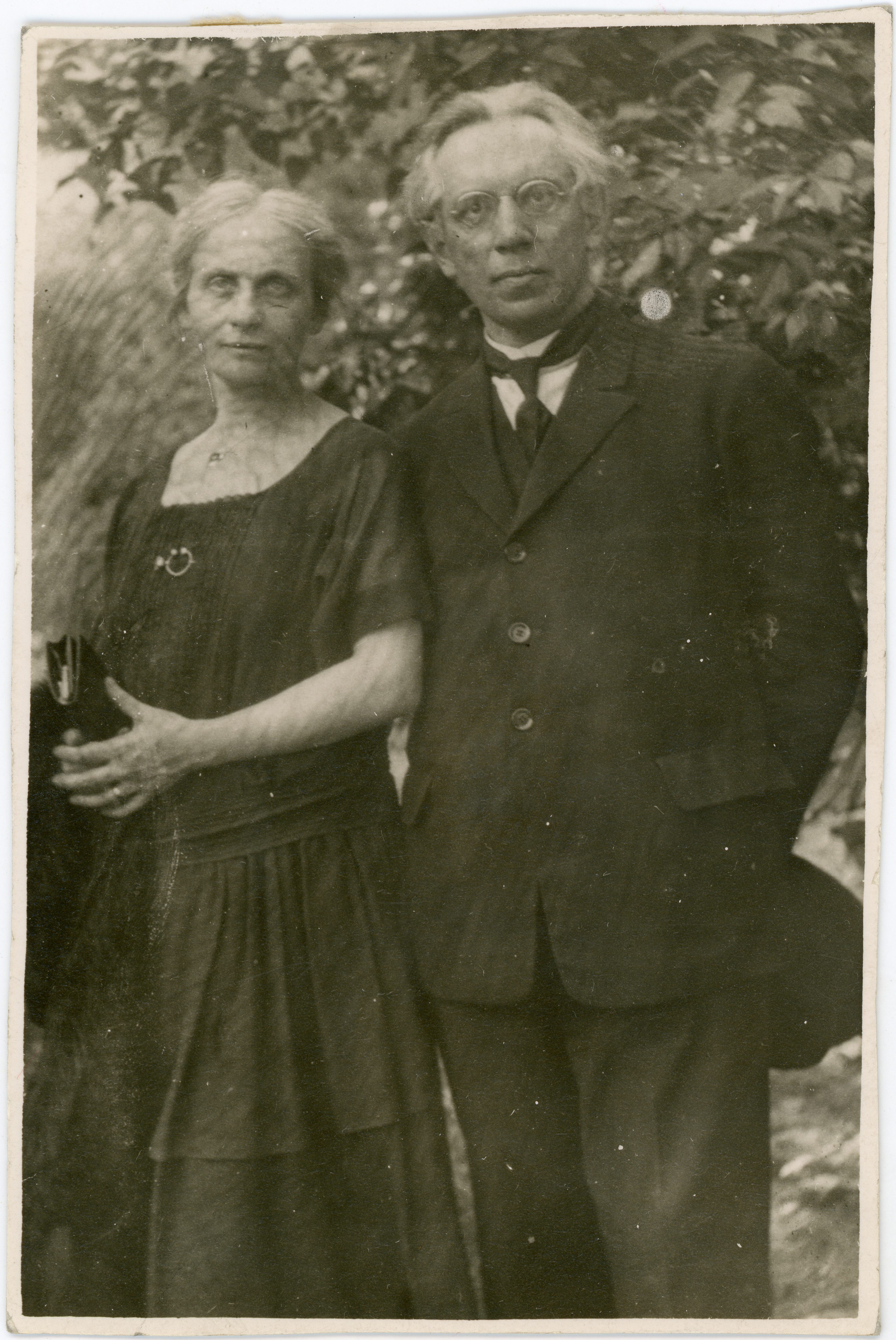 Osvát Ernő és felesége, 1923. május 30. (PIM, Művészeti, Relikvia- és Fotótár)