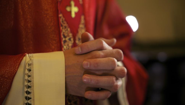 Egy dublini pap a misén jelentette be, hogy meleg