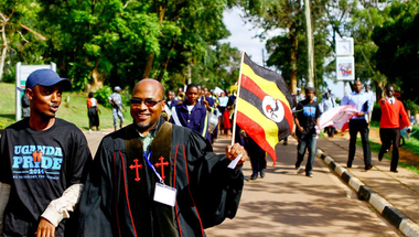 Eltörölték Uganda melegellenes törvényét