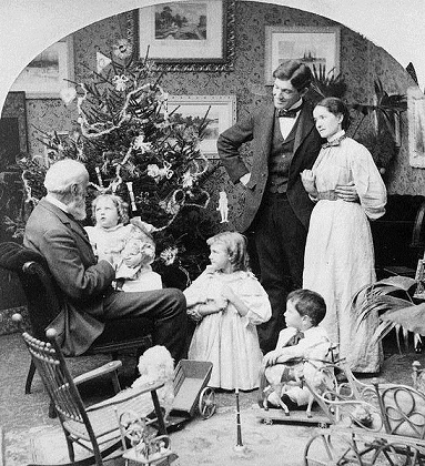 546px-Grandpa's_visit_Christmas_morning 1897.jpg