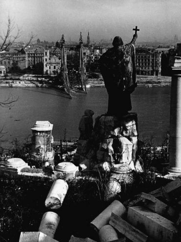 Budapest 1945 nyarán.jpg