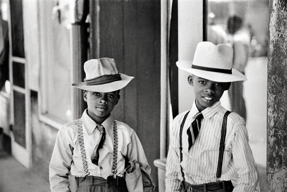 Henri-Cartier-Bresson-Natchez-Mississippi.-Photograph-1947.-Peter-Fetterman-Galleryj.jpg