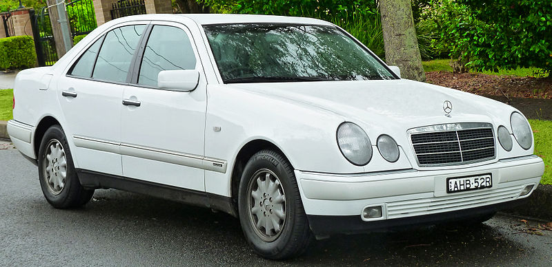 800px-1998-1999_Mercedes-Benz_E_240_(W210)_Elegance_sedan_(2011-11-17)_01.jpg