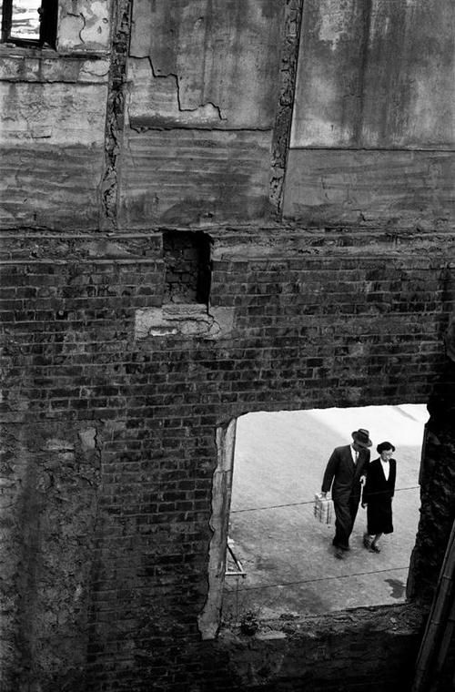 youngsoo_han_ruined_window_seoul_1956.jpg