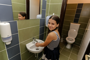 Programm zur Renovierung von Waschräumen an Schulen mit Domestos