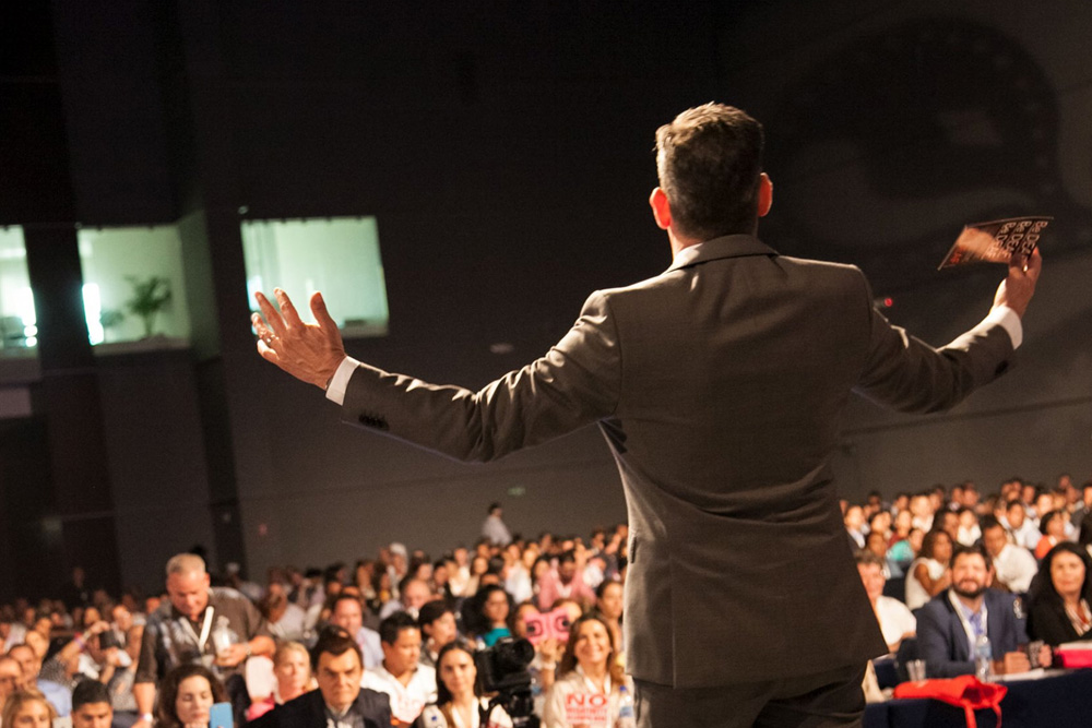 components-how-to-be-a-motivational-speaker-image-ts.jpg