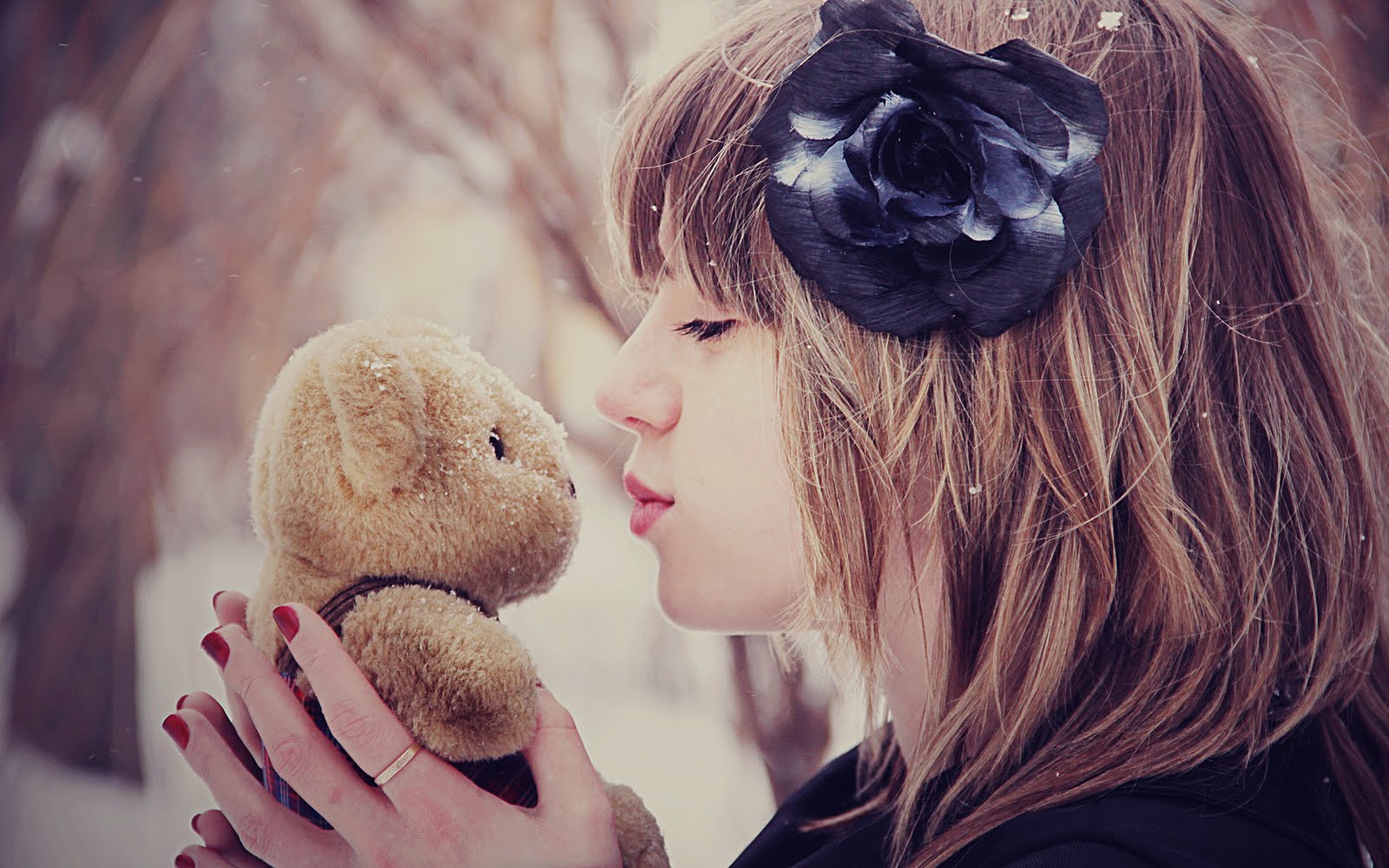 snow-girl-kissing-teddy-bear-wallpaper.jpg