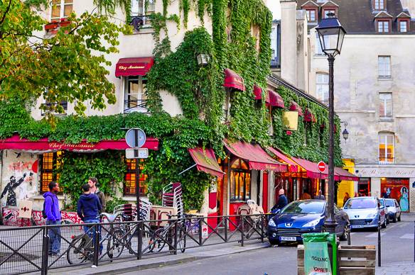 street-marais-paris-france.jpg