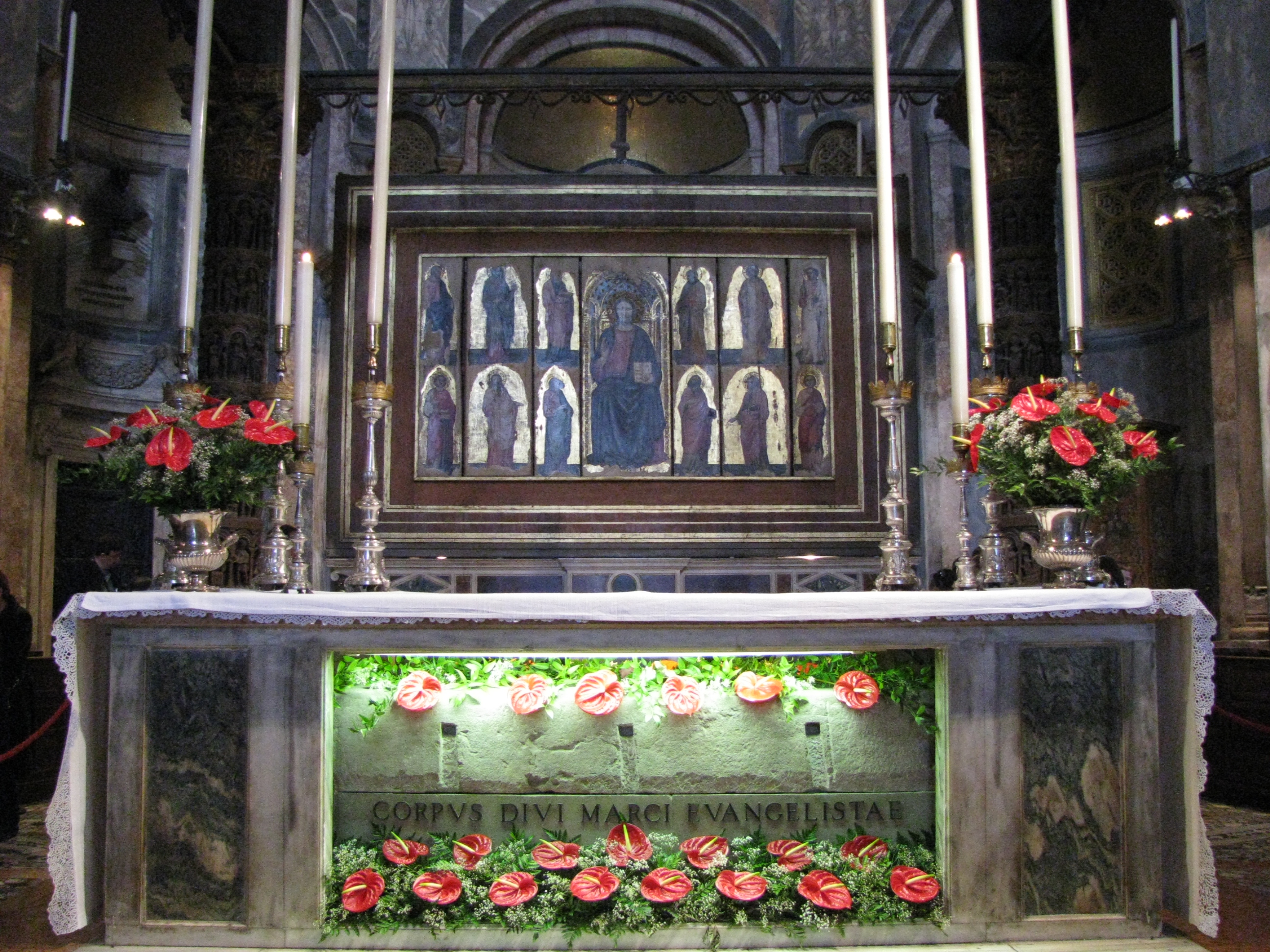 st_mark_s_basilica_altar.jpg