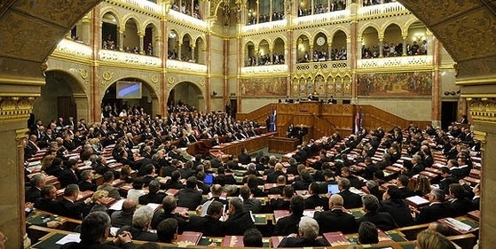 56317__parlament.jpg