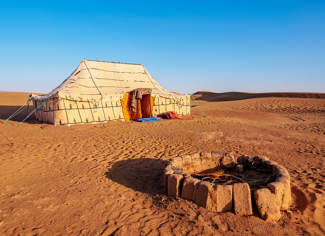 71367580-berber-oasis-camp-in-zagora-desert-sunrise-draa-tafilalet-region-morocco-north-africa-africa.jpg