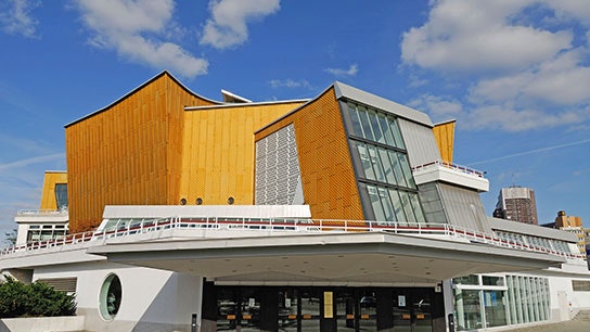 dam-images-daily-2014-10-wim-wenders-wim-wenders-01-berlin-philharmonic-exterior.jpg