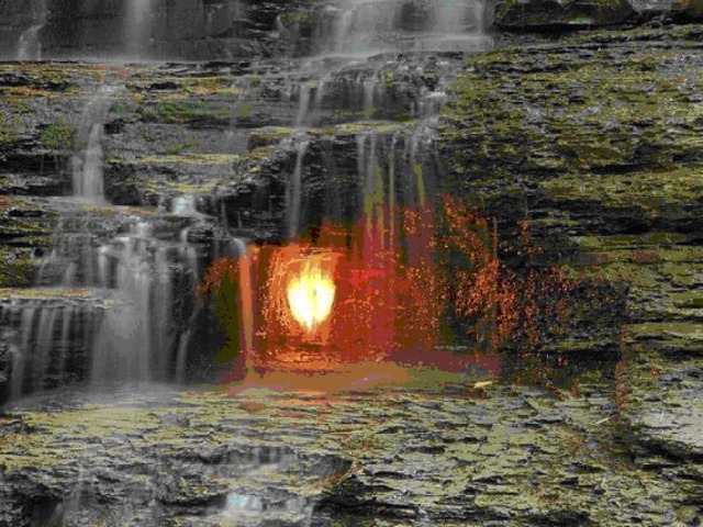 Eternal Flame Falls – örökké égő tűz a vízesés alatt