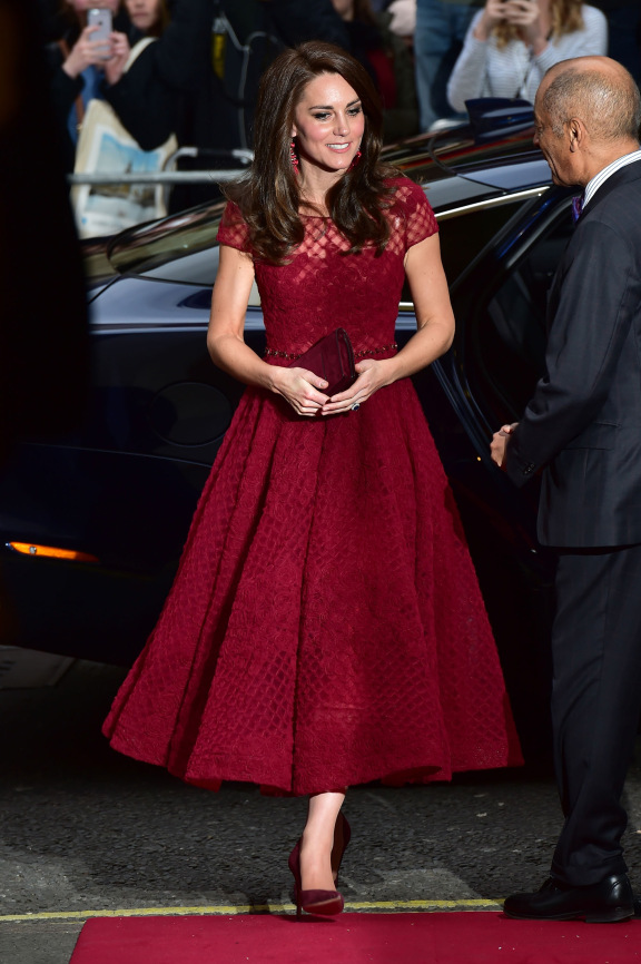 duchess-of-cambridge-kate-middleton-marchesa-notte-040417-02.jpg