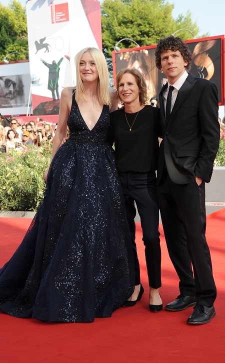 rs_634x1024-130831105900-634.Dakota-Fanning-Jesse-Eisenberg.jl.083113.jpg