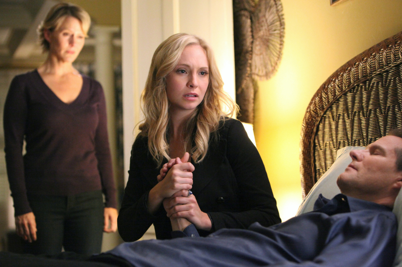 new-tvd-stills-3x13-bringing-out-the-dead-candice-accola-the-vampire-diaries-tv-show-28895418-800-533.jpg