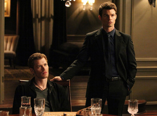 vampire-diaries-season-3-elijah.jpg