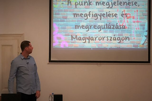 Másképp fésülködők