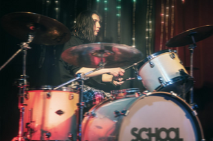 Dobosok fejlesztése rockdalokkal