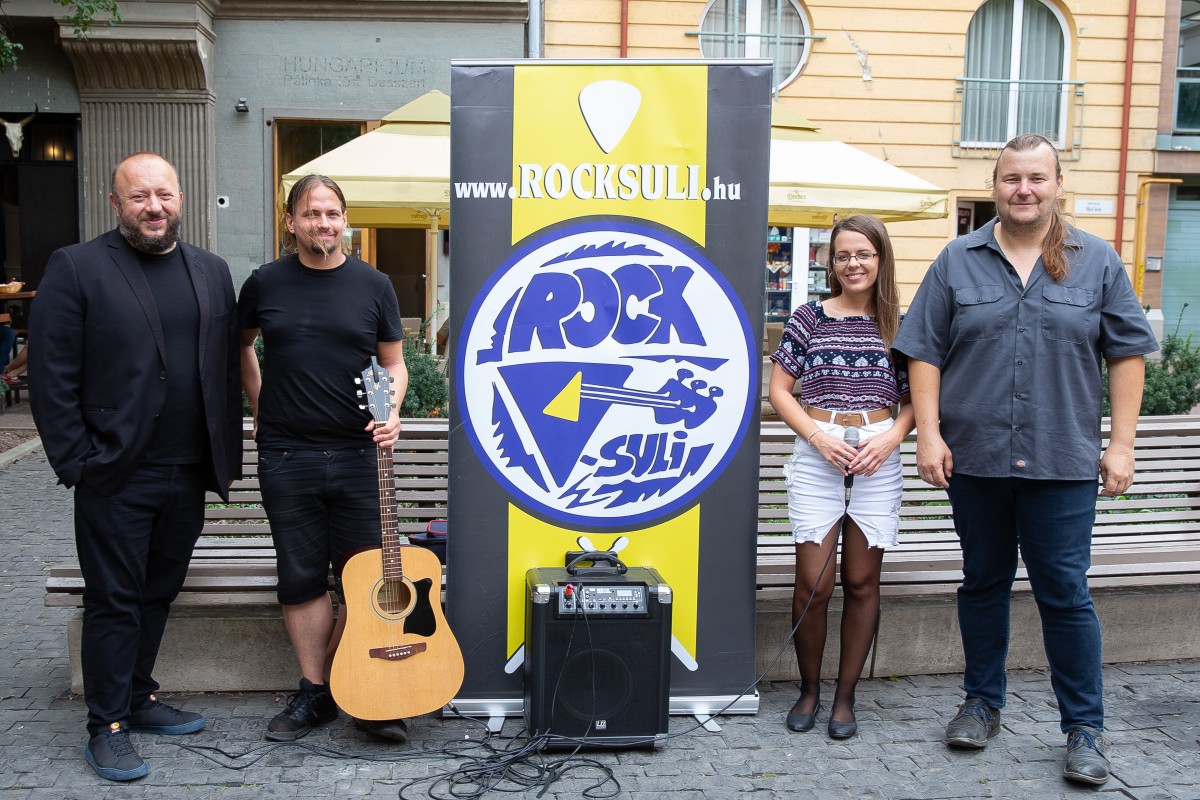 220419-rocksuli.jpg