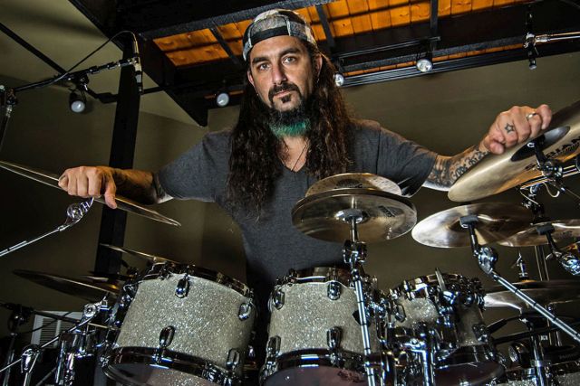 221017-mike-portnoy-alone-1.jpg