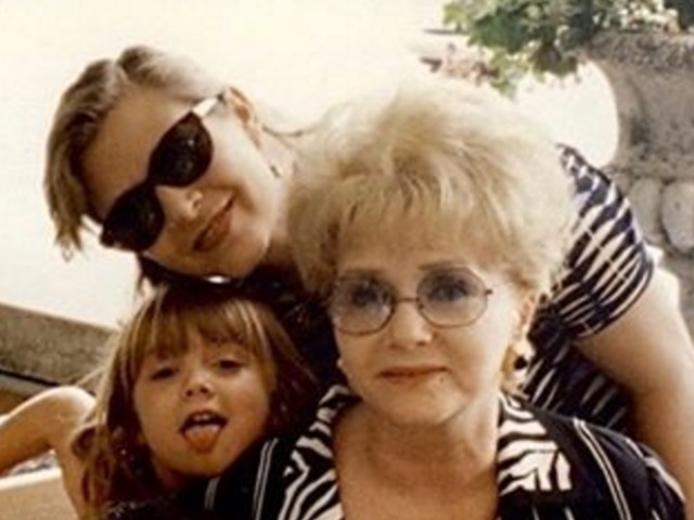 Megható fotóval búcsúzott Carrie Fisher lánya