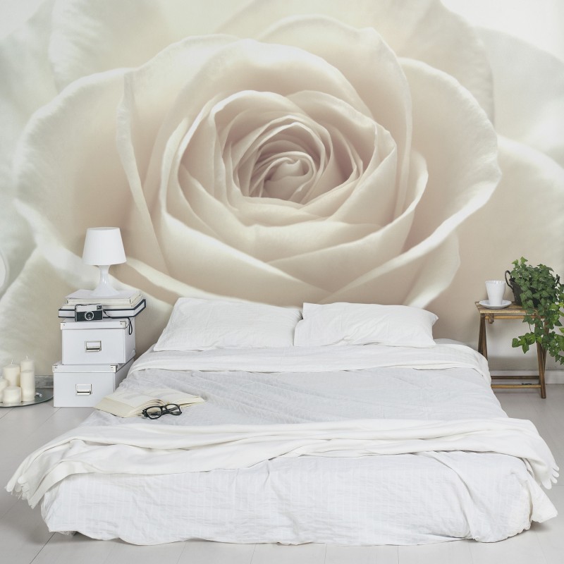 Diszkrét és elegáns - napjaink hálószobáinak egyik kedvence a fehér rózsa poszter tapéta 