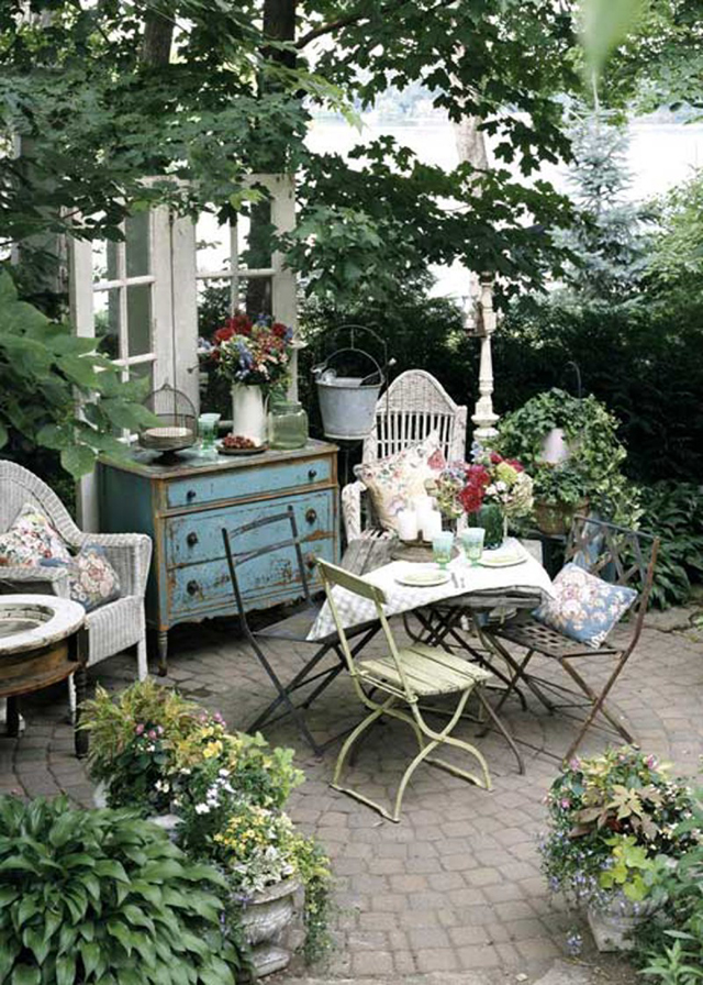 simple-country-outdoor-living-space-inspirations.jpg