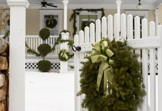 cool-outside-christmas-decorations-3-554x382.jpg