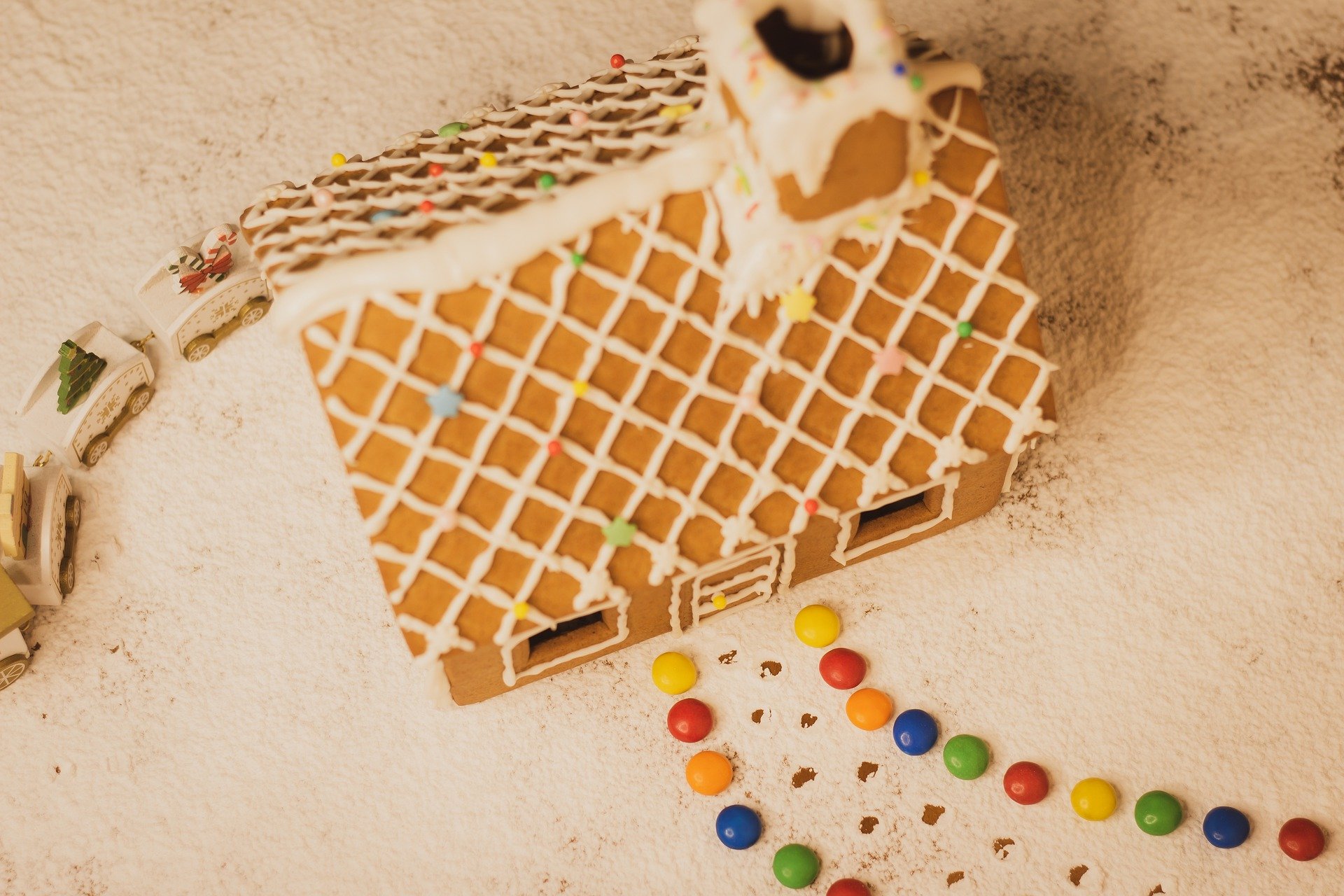 gingerbread-house-gd1e3fb340_1920.jpg