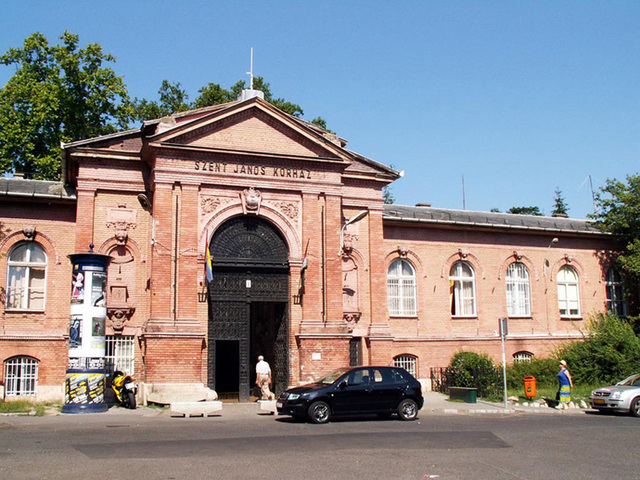 Aki kórházba kerül, magára marad