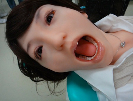 Creepy-Dental-Mannequin-1.jpg