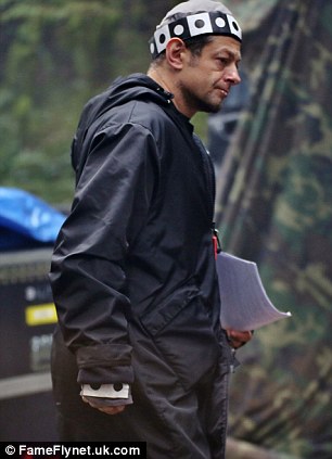 andy-serkis-dawn-of-the-planet-of-the-apes-set-photo.jpg