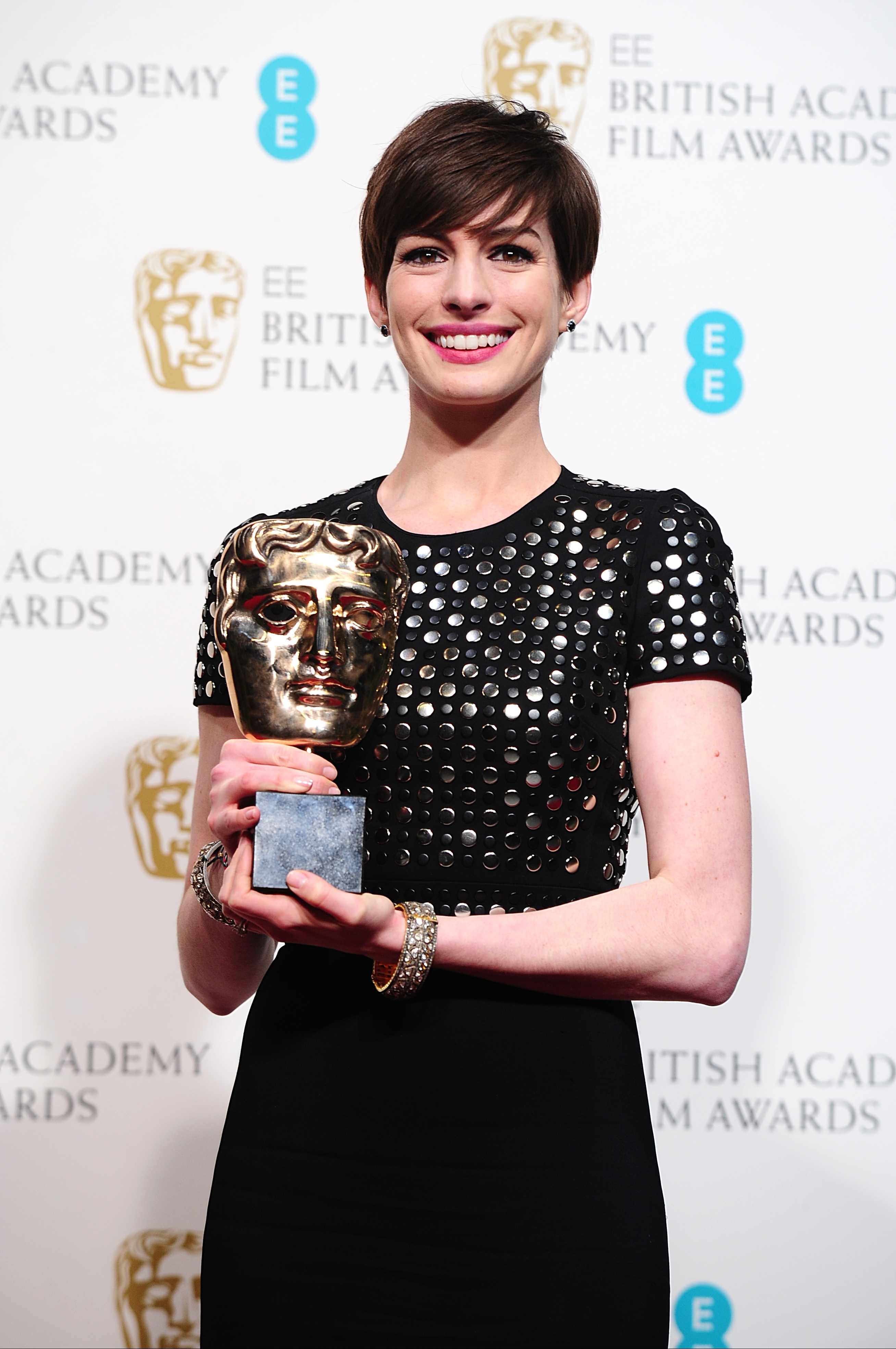 ann hathaway bafta 2013.jpg