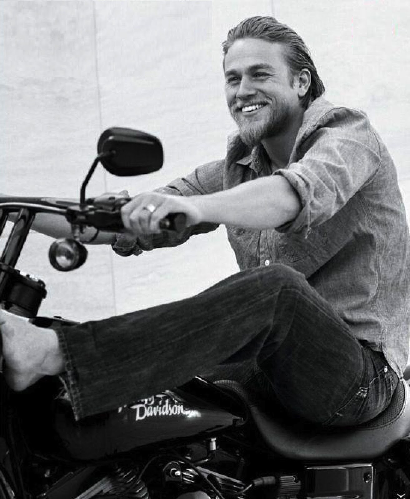 charlie-hunnam.jpg