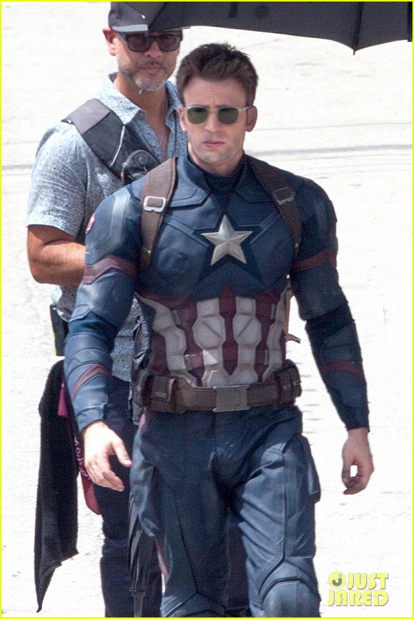 chris-evans-anthony-mackie-get-to-action-captain-america-civil-war-02.jpg