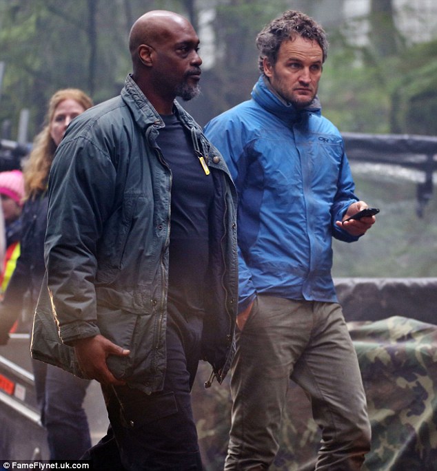 dawn-of-the-planet-of-the-apes-set-photo-jason-clarke.jpg