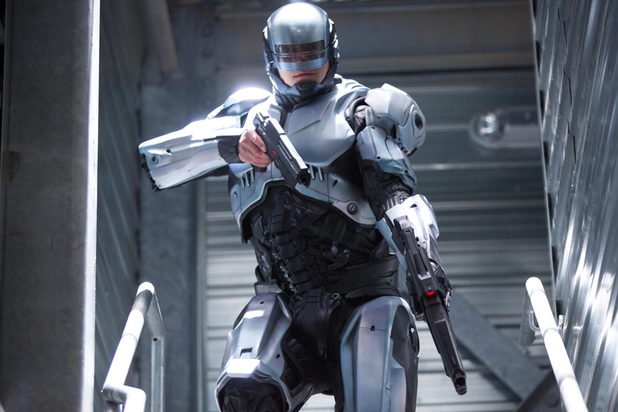 robocop-joel-kinnaman-old-suit.jpg