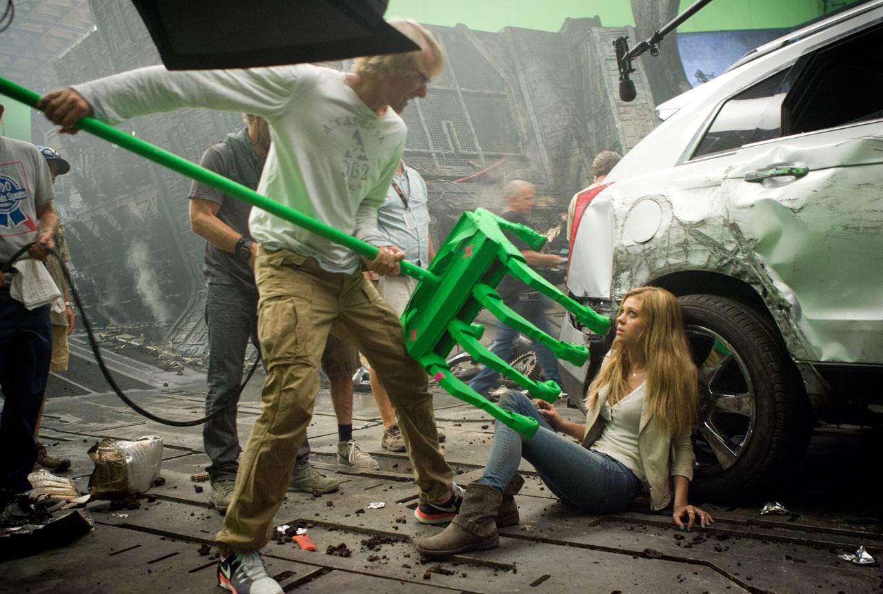 transformers-4-age-of-extinction-bay-peltz-set-photo.jpg