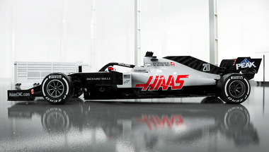 Itt az idei első új F1 autó