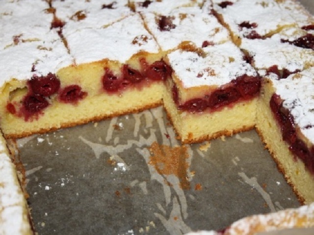 Villámgyors meggyes pite, a dédike receptje szerint!