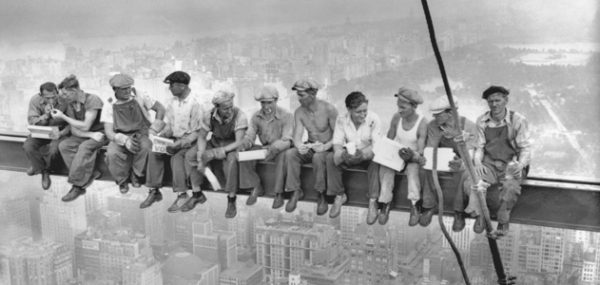 lunch-atop-a-skyscraper-600x285.jpg