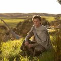 Robert Aramayo fiatal Elrondnak vallja magát a Gyűrűk Ura: A hatalom gyűrűi sorozatban