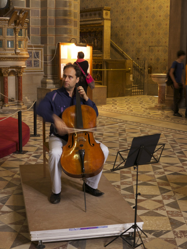 és karmester