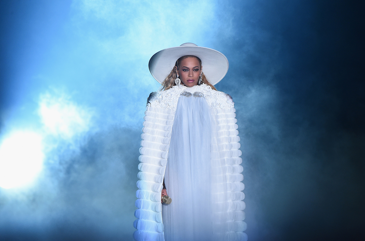 01-beyonce-mtv-vmas-show-performance-2016-billboard-1548.jpg