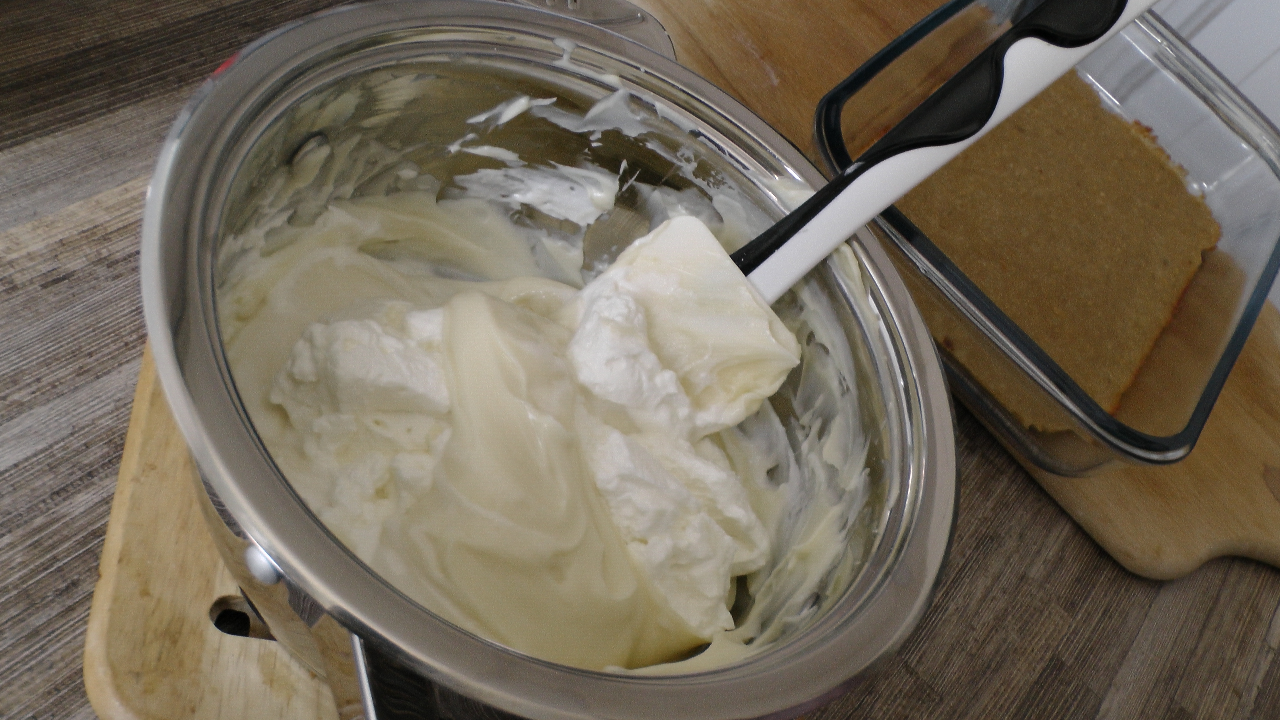Banánkrémes protein süti recept elkészítése 4