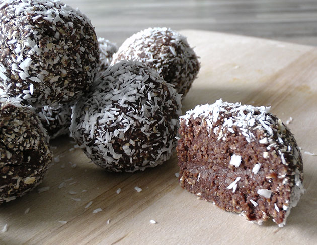 Proteines kókuszgolyó recept elkészült Proteines kókuszgolyó recept elkészült