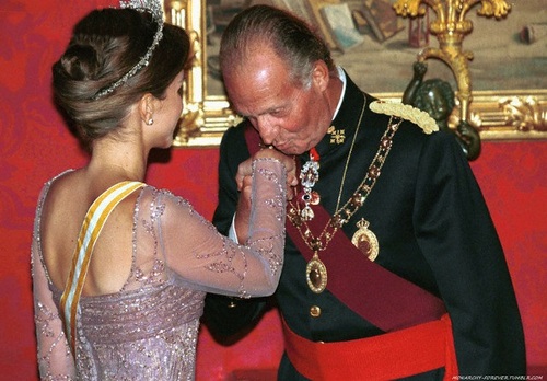Queen Rania of Jordan with King Juan Carlos of Spain.jpg