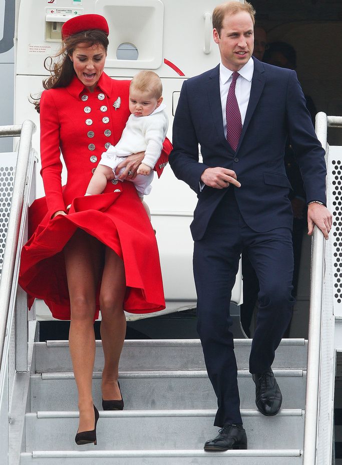 prince-william-prince-george-and-kate-middleton-arrive-at-wellington-airport.jpg
